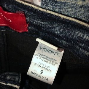 Super cute high waisted jeans !